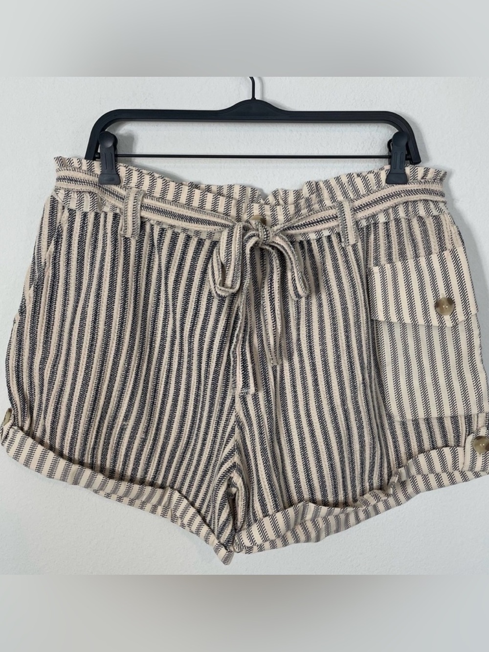 Free People Striped Tie-Waist NWOT Paperbag Harriet Navy/White shorts w/ pockets